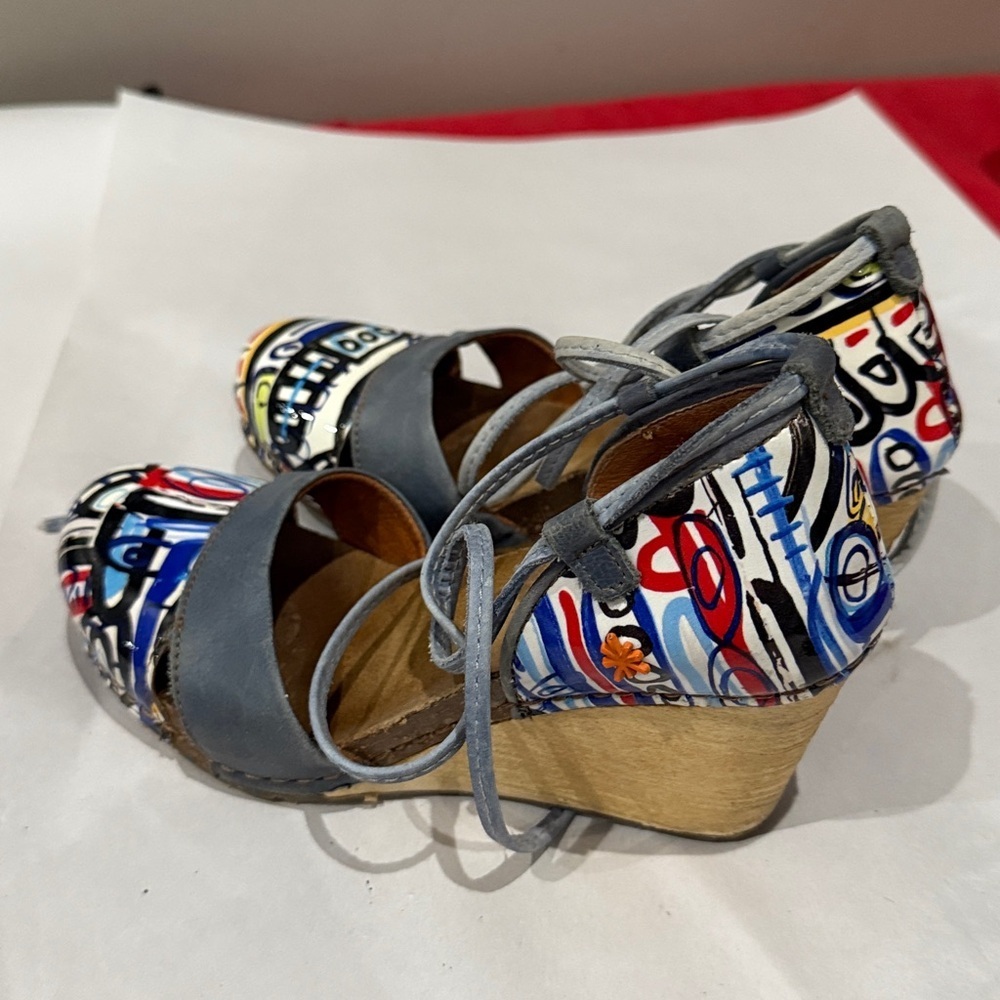 Artistic Multicolor Wedge Sandals - Picture 3 of 4